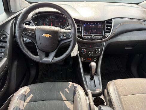 Used 2021 Chevrolet Trax LT FWD image 28