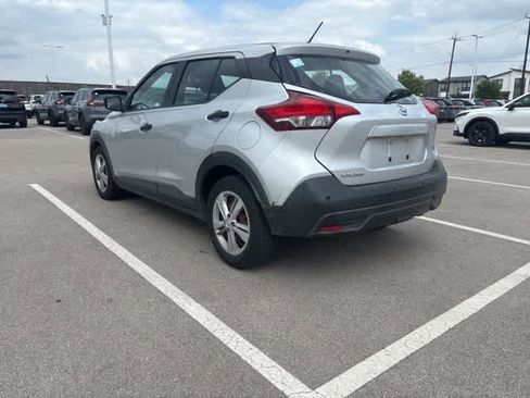 Used 2020 Nissan Kicks S image 3