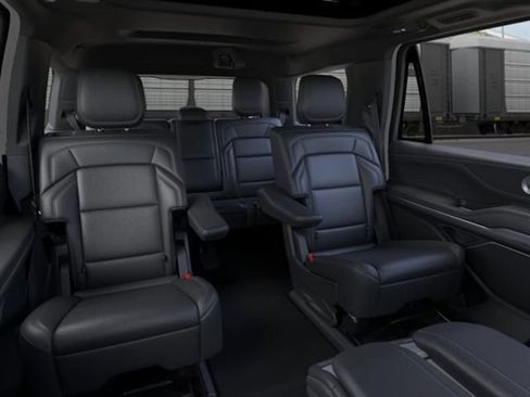 New 2026 Lincoln Navigator Reserve w/ Jet Appearance Package AWD/4WD image 11