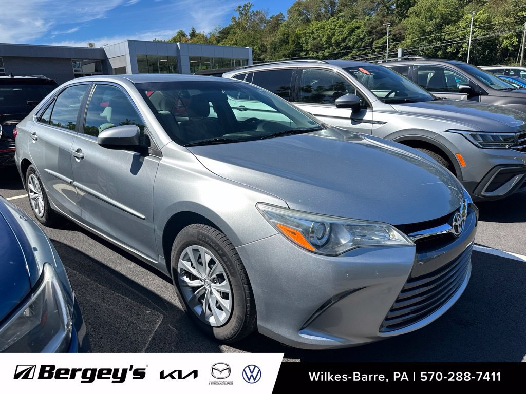 Used 2015 Toyota Camry LE FWD image 3