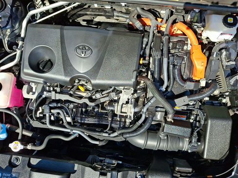 Certified 2021 Toyota Venza LE AWD/4WD image 27