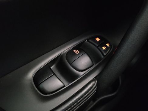 Used 2020 Nissan Rogue S FWD image 27