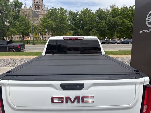 Used 2024 GMC Sierra 1500 AT4 w/ Technology Package AWD/4WD image 7