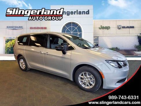 Used 2026 Chrysler Voyager LX image 1