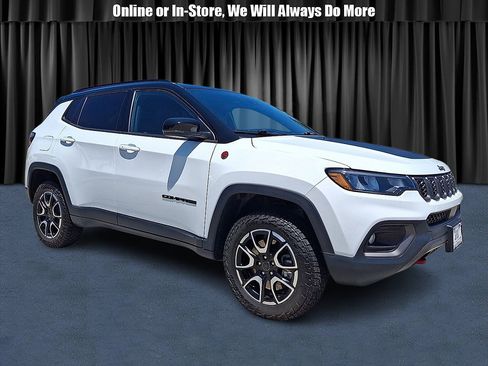 Used 2025 Jeep Compass Trailhawk AWD/4WD image 1