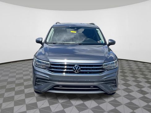 Used 2023 Volkswagen Tiguan SE w/ Panoramic Sunroof Package AWD/4WD image 3