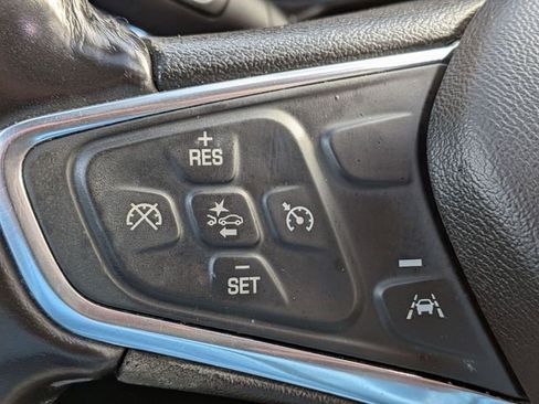 Used 2019 Chevrolet Equinox LT w/ Driver Convenience Package image 16