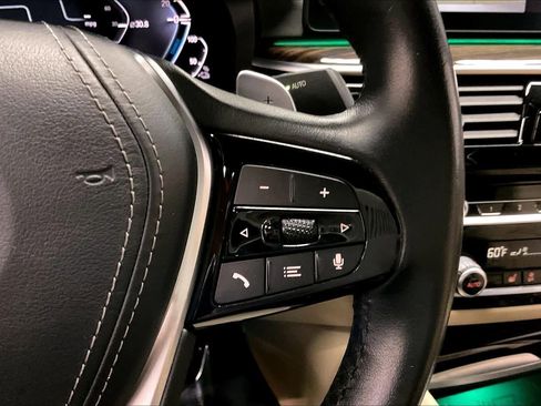 Used 2021 BMW 530e w/ Convenience Package image 20