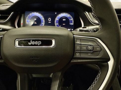 New 2025 Jeep Grand Cherokee L Laredo image 32