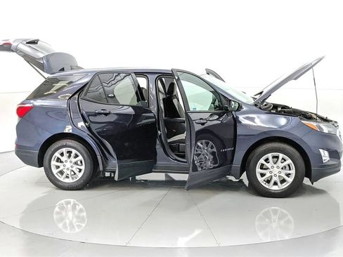Used 2019 Chevrolet Equinox LS w/ LS Convenience Package FWD image 30