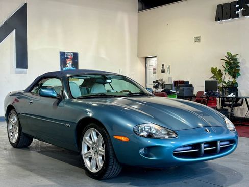 Used 2000 Jaguar XK8 Convertible RWD image 3