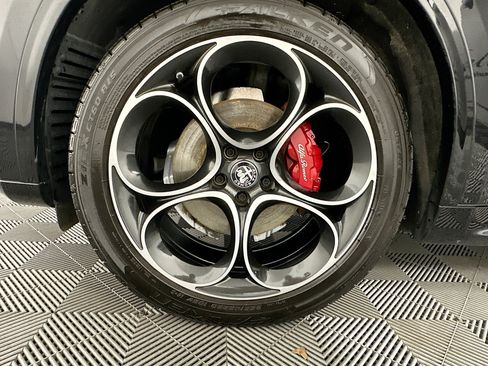 Used 2023 Alfa Romeo Stelvio Veloce AWD/4WD image 37