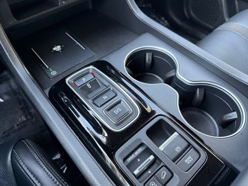 Used 2025 Honda Pilot Touring image 15