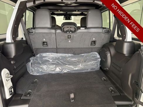 New 2026 Jeep Wrangler Unlimited Rubicon AWD/4WD image 27