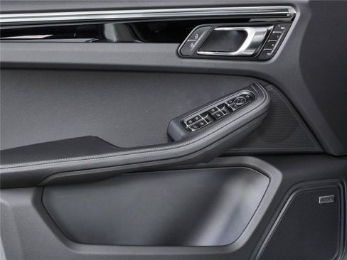New 2026 Porsche Macan Electric AWD/4WD image 6
