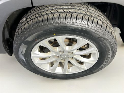 Used 2022 Jeep Cherokee Latitude Lux w/ Sun & Sound Group AWD/4WD image 30