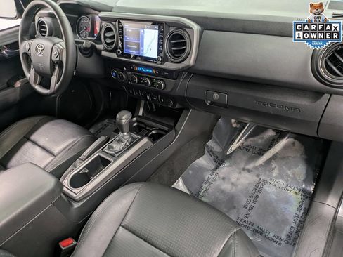 Used 2021 Toyota Tacoma TRD Off-Road w/ TRD Premium Off Road Package AWD/4WD image 30