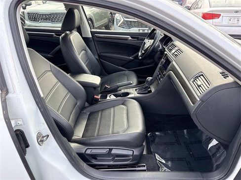 Used 2017 Volkswagen Passat 1.8T SE image 9