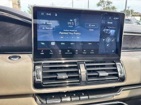 Used 2024 Lincoln Navigator Reserve AWD/4WD image 12
