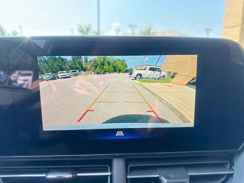 Used 2024 Chevrolet Trax LT w/ Driver Confidence Package FWD image 16