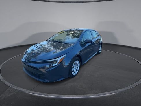 Used 2025 Toyota Corolla LE image 5