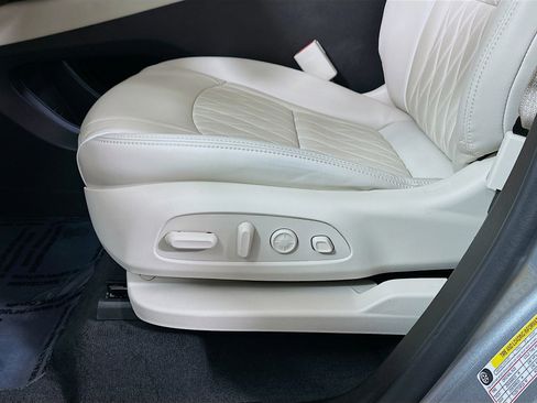 Used 2024 Buick Enclave Avenir w/ Avenir Technology Package image 20