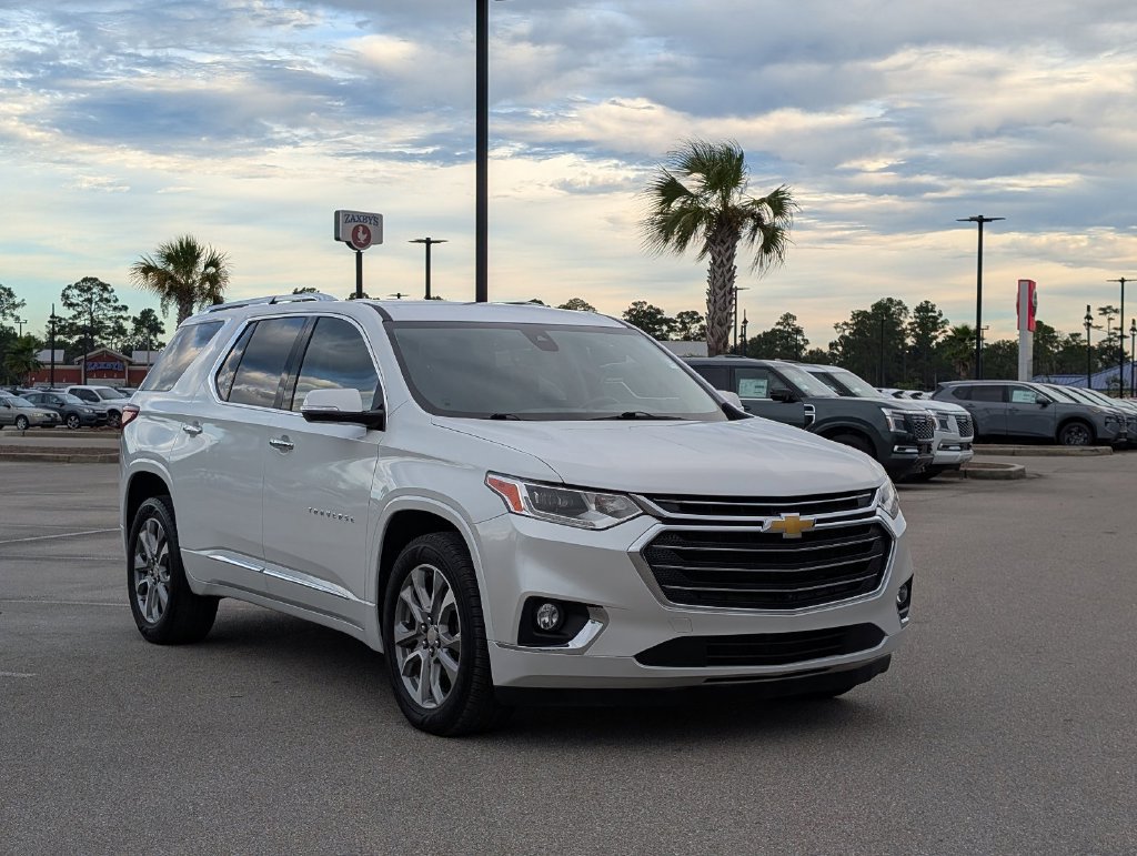 Used 2019 Chevrolet Traverse Premier w/ Driver Confidence II Package FWD image 9