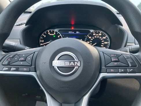 Used 2025 Nissan Altima 2.5 SV FWD image 18