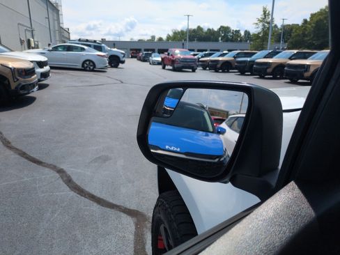 Used 2018 Chevrolet Colorado LT w/ Redline Special Edition RWD image 11