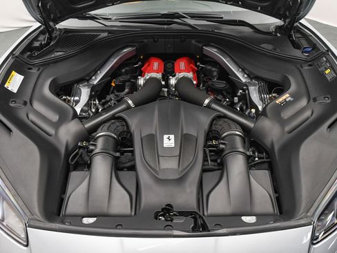 Used 2019 Ferrari Portofino image 32