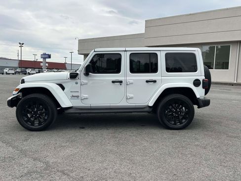 Used 2023 Jeep Wrangler Unlimited Sahara w/ Cold Weather Group AWD/4WD image 6