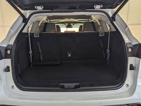 Used 2023 Toyota Highlander L image 15