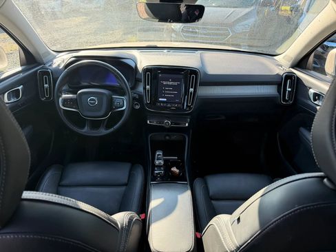 Used 2024 Volvo XC40 B5 Plus AWD/4WD image 28