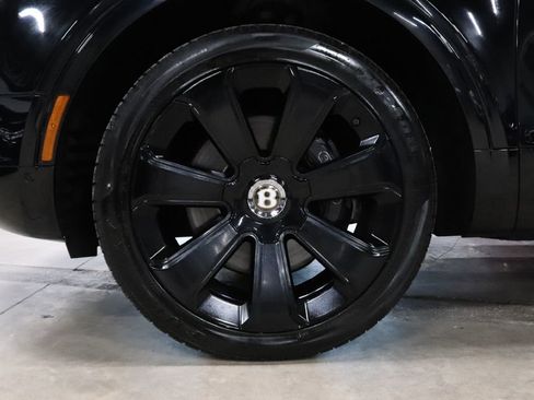Used 2020 Bentley Bentayga Design Series AWD/4WD image 31