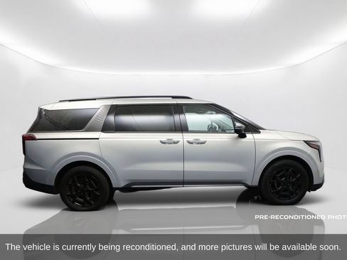 Used 2025 Kia Carnival SX Prestige FWD image 4