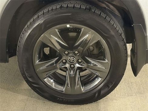 Used 2017 Toyota Highlander Limited Platinum image 13