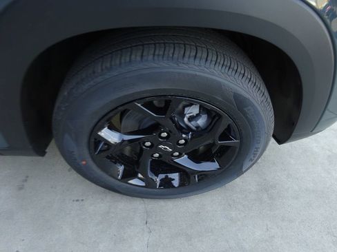 New 2026 Chevrolet Trax LT w/ Sunroof Package FWD image 9