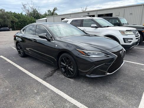 Used 2024 Lexus ES 300h F Sport w/ Accessory Package (Z2) FWD image 2