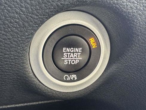 Used 2024 Chrysler Pacifica Limited image 23