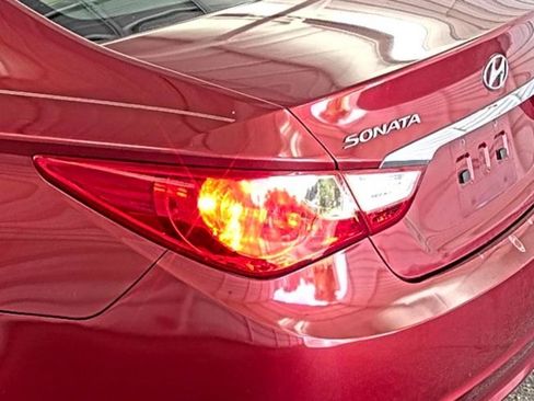 Used 2013 Hyundai Sonata Limited w/ Premium Pkg FWD image 10
