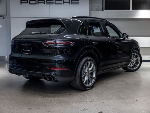 Certified 2023 Porsche Cayenne Turbo AWD/4WD image 8