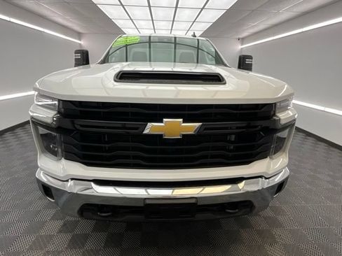 Used 2025 Chevrolet Silverado 2500 W/T w/ WT Convenience Package AWD/4WD image 2