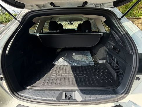 Used 2025 Subaru Outback Premium w/ Popular Package #1A AWD/4WD image 39