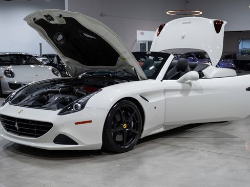 Used 2016 Ferrari California T RWD image 36
