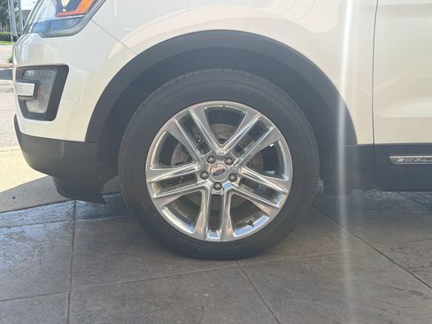 Used 2016 Ford Explorer XLT w/ Equipment Group 202A FWD image 11