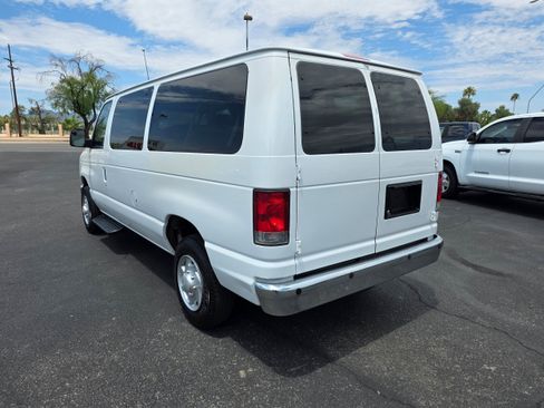 Used 2014 Ford E-350 and Econoline 350 XLT RWD image 3