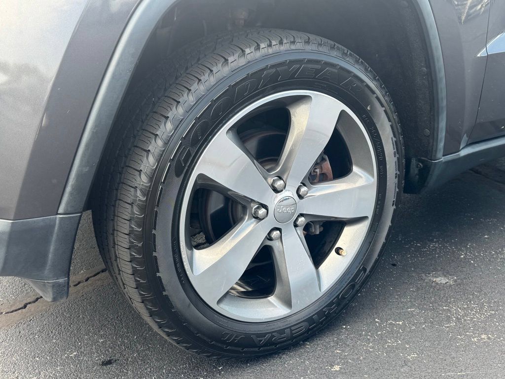 Used 2015 Jeep Grand Cherokee Limited AWD/4WD image 32