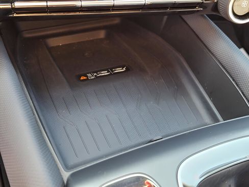 New 2025 Chevrolet Equinox EV RS image 9