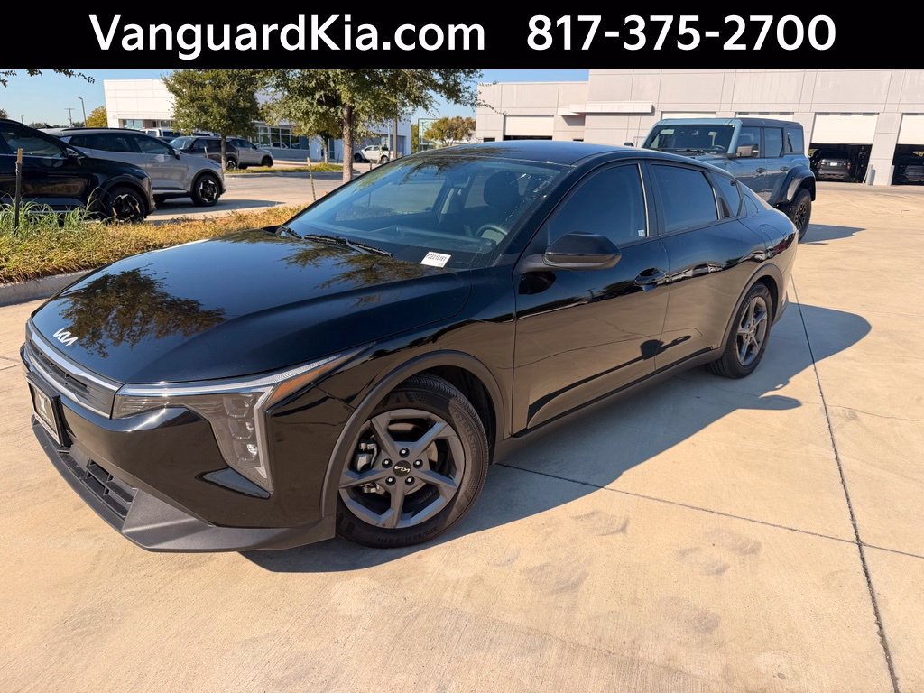 Certified 2025 Kia K4 FWD image 1