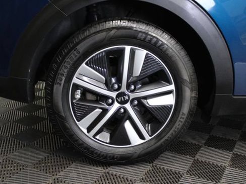 Used 2020 Kia Niro LXS FWD image 5
